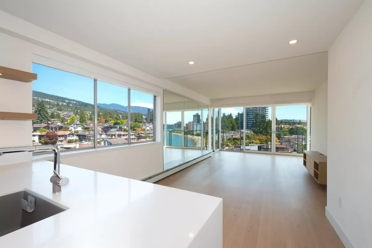 Kitchen Island Photo of 708 150 24th Street, West Vancouver, BC