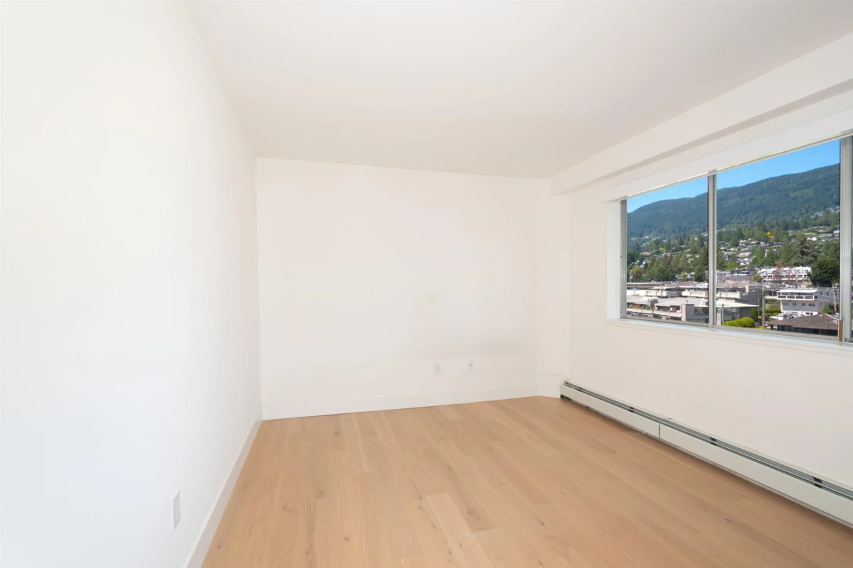 Mudroom Photo of 708 150 24th Street, West Vancouver, BC