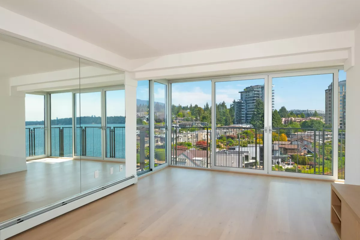 Walk-In Closet Photo of 708 150 24th Street, West Vancouver, BC