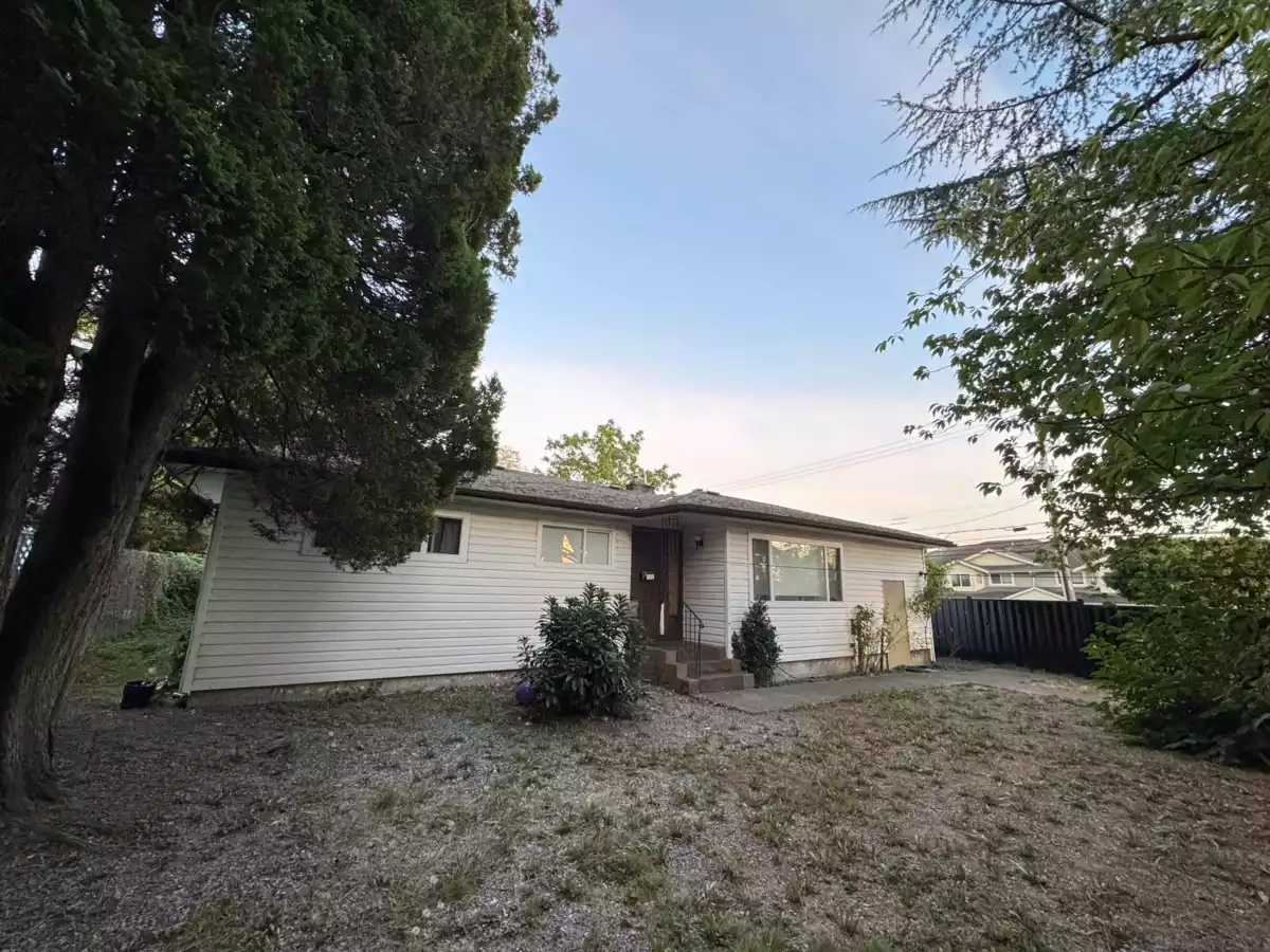 Family Room Photo of 8406 152 Street, Surrey, BC