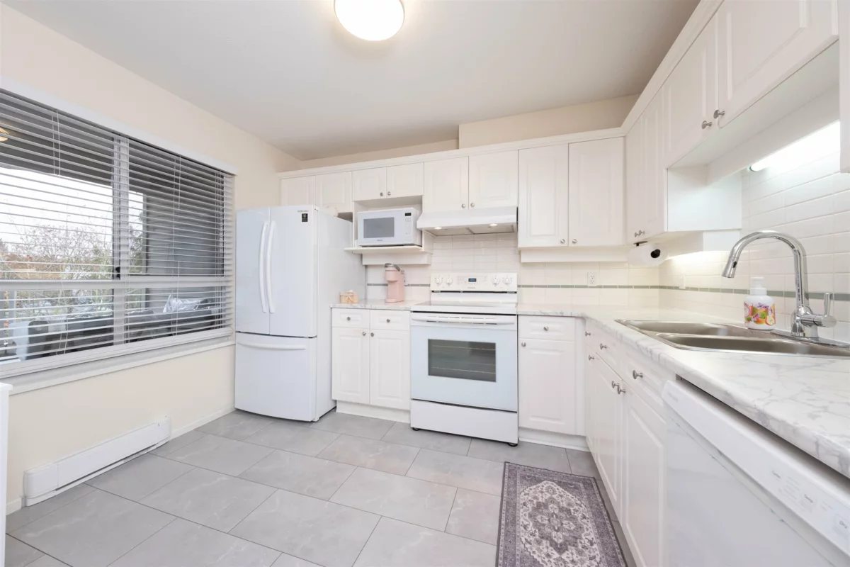 Primary Bathroom Photo of 211 20217 Michaud Crescent, Langley, BC