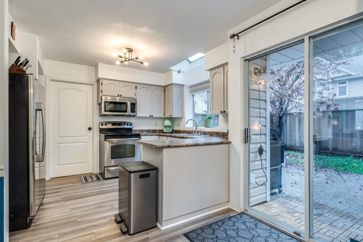 Breakfast Nook Photo of 16 20699 120b Avenue, Maple Ridge, BC