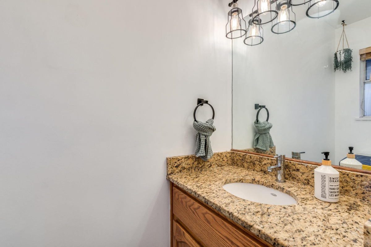 Guest Bathroom Photo of 16 20699 120b Avenue, Maple Ridge, BC