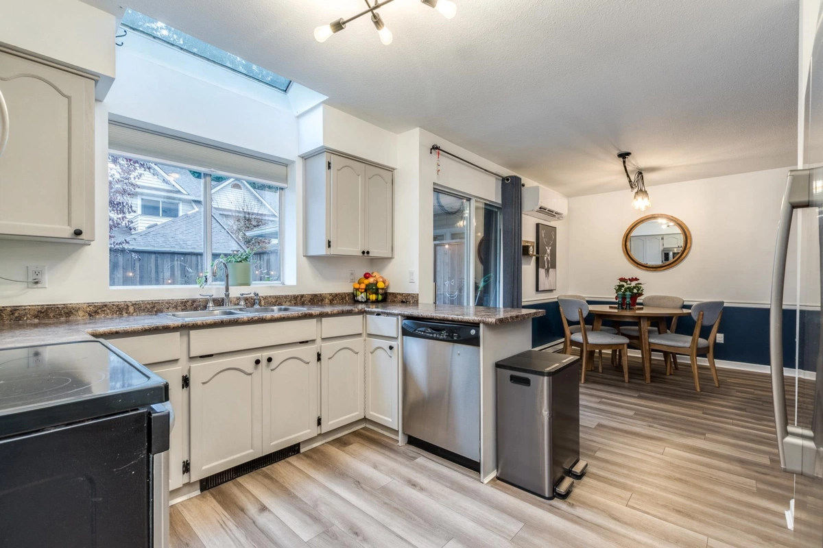 Primary Bathroom Photo of 16 20699 120b Avenue, Maple Ridge, BC