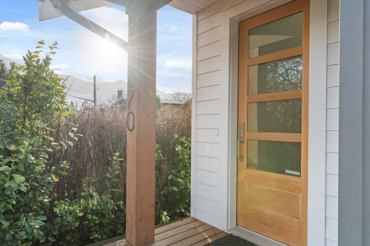 Living Room Photo of 6870 Fraser Drive, Agassiz, BC