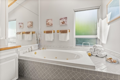 Powder Room Photo of 1110 Pacific Drive, Delta, BC