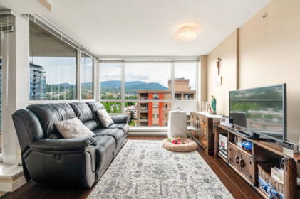 1201 2978 Glen Drive, Coquitlam, BC, Coquitlam — Apartment/Condo for sale