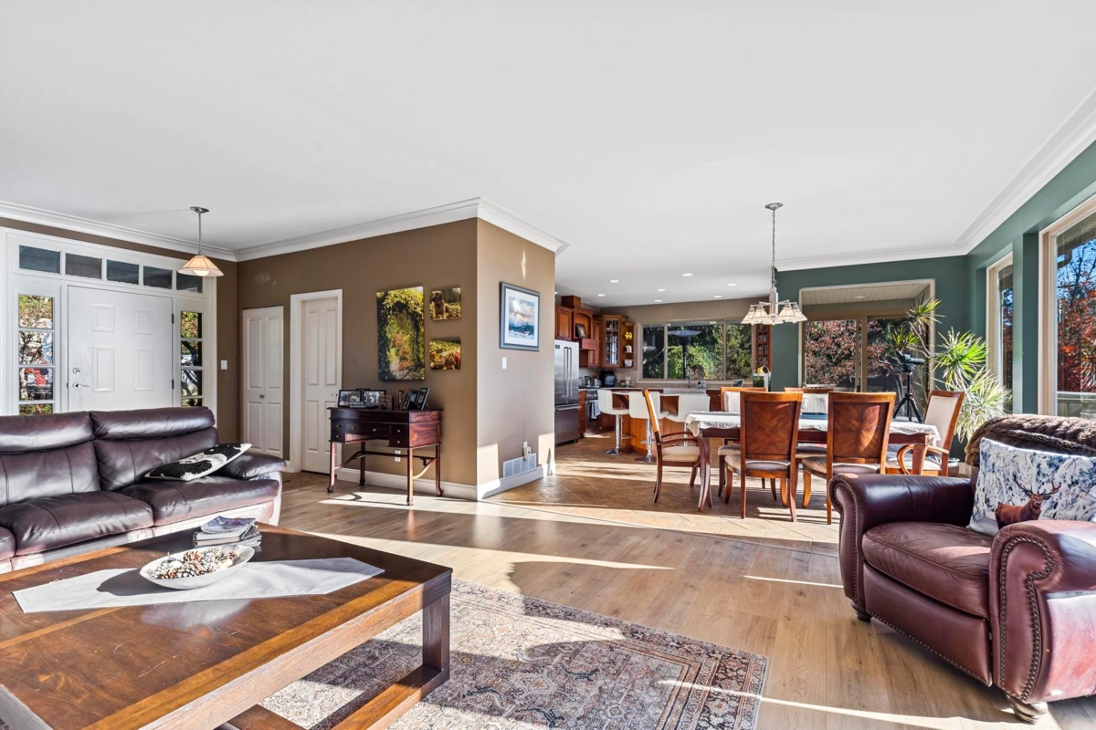 Breakfast Nook Photo of 31730 Viewcrest Avenue, Mission, BC