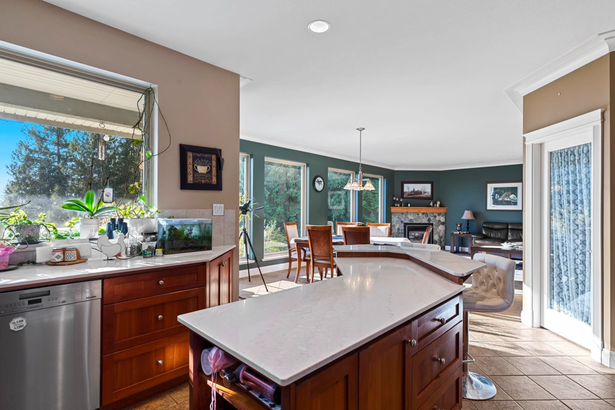 Guest Bathroom Photo of 31730 Viewcrest Avenue, Mission, BC