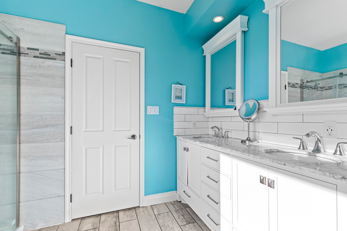 Laundry Room Photo of 31730 Viewcrest Avenue, Mission, BC