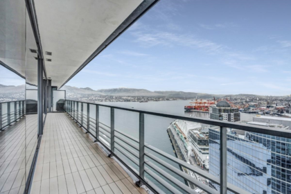 Entry Foyer Photo of 3503 1011 W Cordova Street, Vancouver, BC