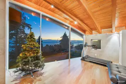Basement Recreation Room Photo of 14523 Magdalen Avenue, White Rock, BC