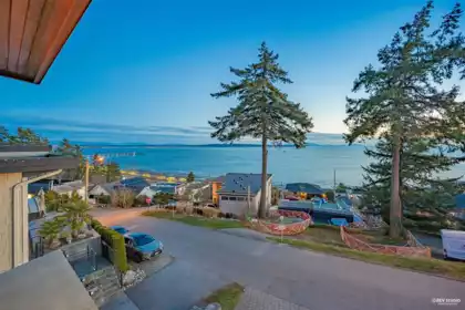 14523 Magdalen Avenue, White Rock, BC, White Rock — 4 bed single family residence for sale