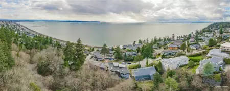 Garden / Landscaping Photo of 14523 Magdalen Avenue, White Rock, BC