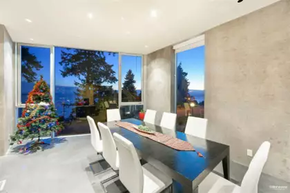 Kitchen Island Photo of 14523 Magdalen Avenue, White Rock, BC
