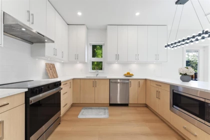 Kitchen Island Photo of 842 St. Denis Avenue, North Vancouver, BC
