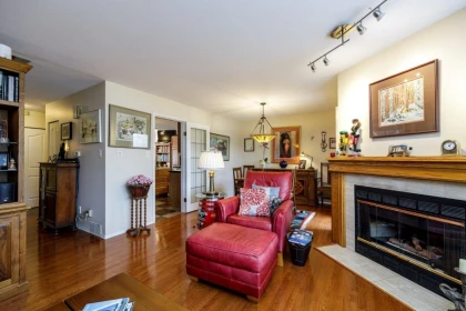 2 261 W 16th Street, North Vancouver, BC, North Vancouver — Townhouse for sale