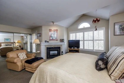 Loft / Bonus Room Photo of 2 261 W 16th Street, North Vancouver, BC