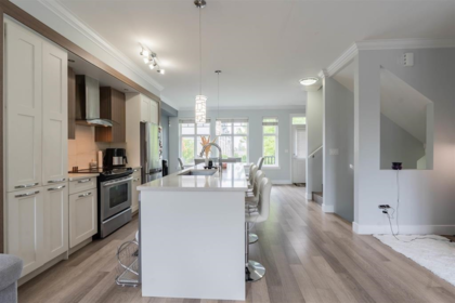 61 6350 142 Street, Surrey, BC, Surrey — Townhouse for sale