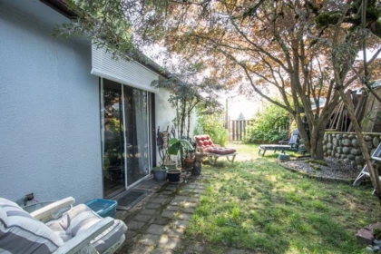 Front Yard Photo of 918 Ladner Street, New Westminster, BC