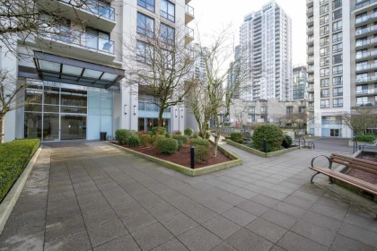 Front Yard Photo of 1706 2982 Burlington Drive, Coquitlam, BC