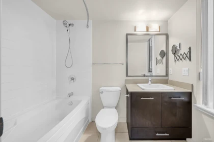 Hallway Photo of 609 3111 Corvette Way, Richmond, BC