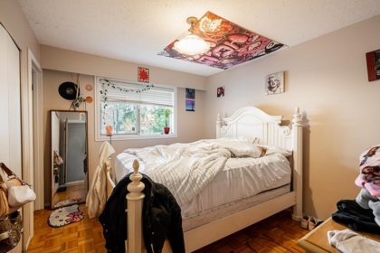 Guest Bathroom Photo of 32067 Tims Avenue, Abbotsford, BC