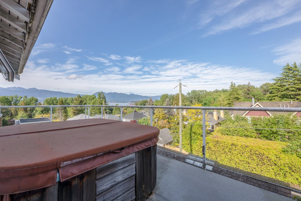 Entry Foyer Photo of 4389 Locarno Crescent, Vancouver, BC