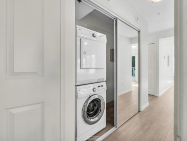Entry Foyer Photo of 202 966 W 14th Avenue, Vancouver, BC