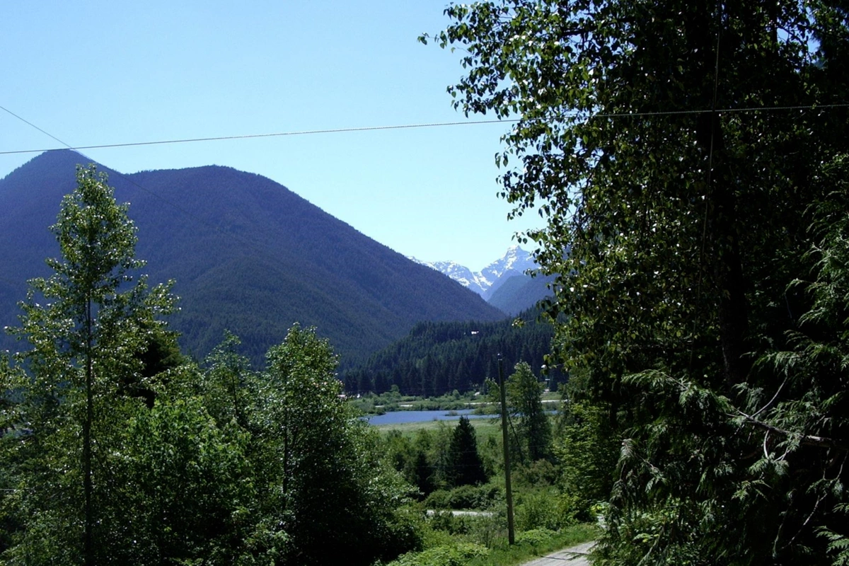 Hallway Photo of 14902 Parkwood Street, Sunshine Valley, BC