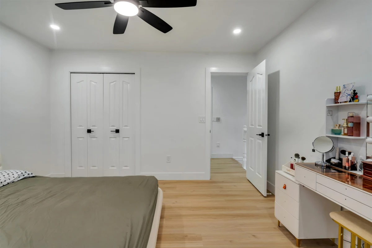 Entry Foyer Photo of 8719 140b Street, Surrey, BC