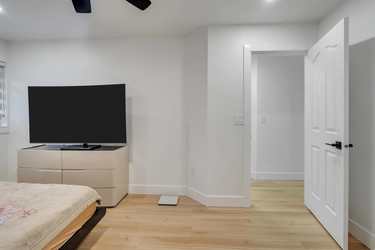 Hallway Photo of 8719 140b Street, Surrey, BC