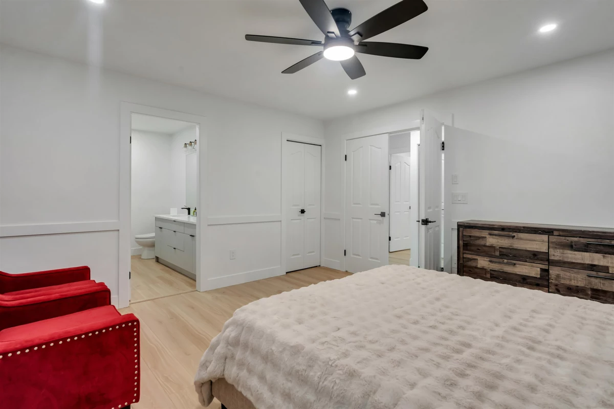 Laundry Room Photo of 8719 140b Street, Surrey, BC