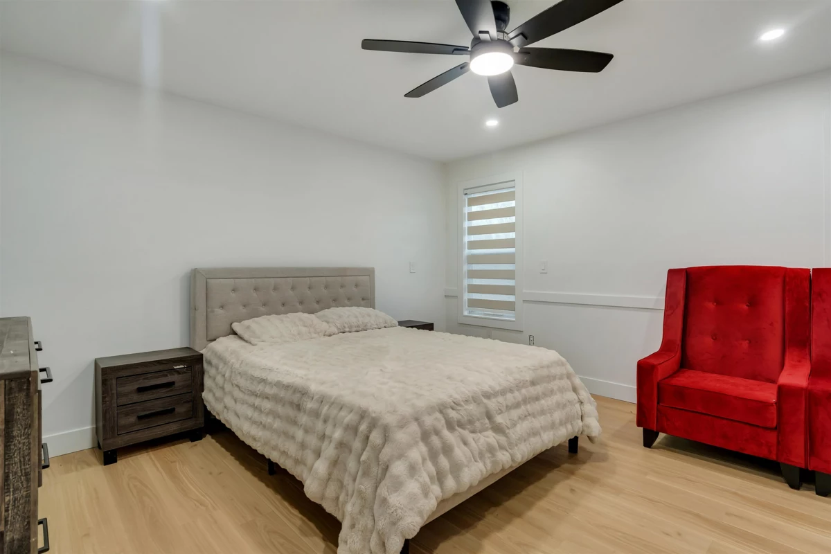 Powder Room Photo of 8719 140b Street, Surrey, BC