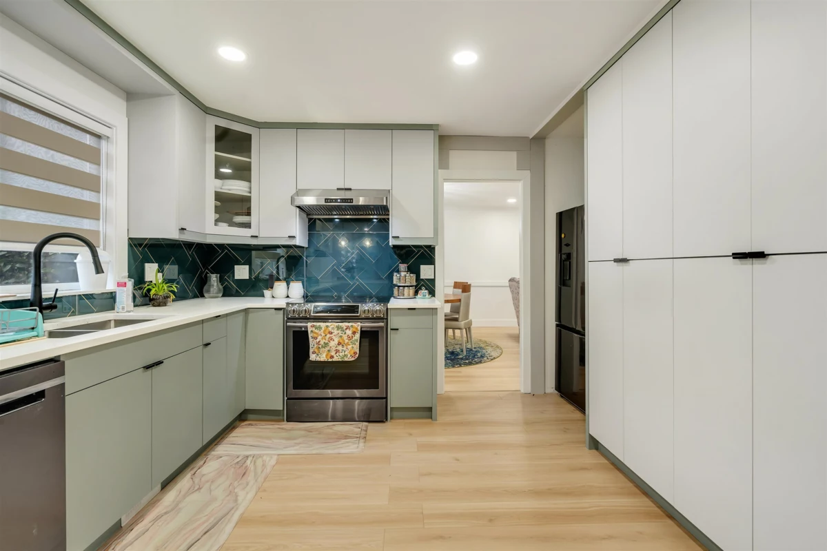 Walk-In Closet Photo of 8719 140b Street, Surrey, BC