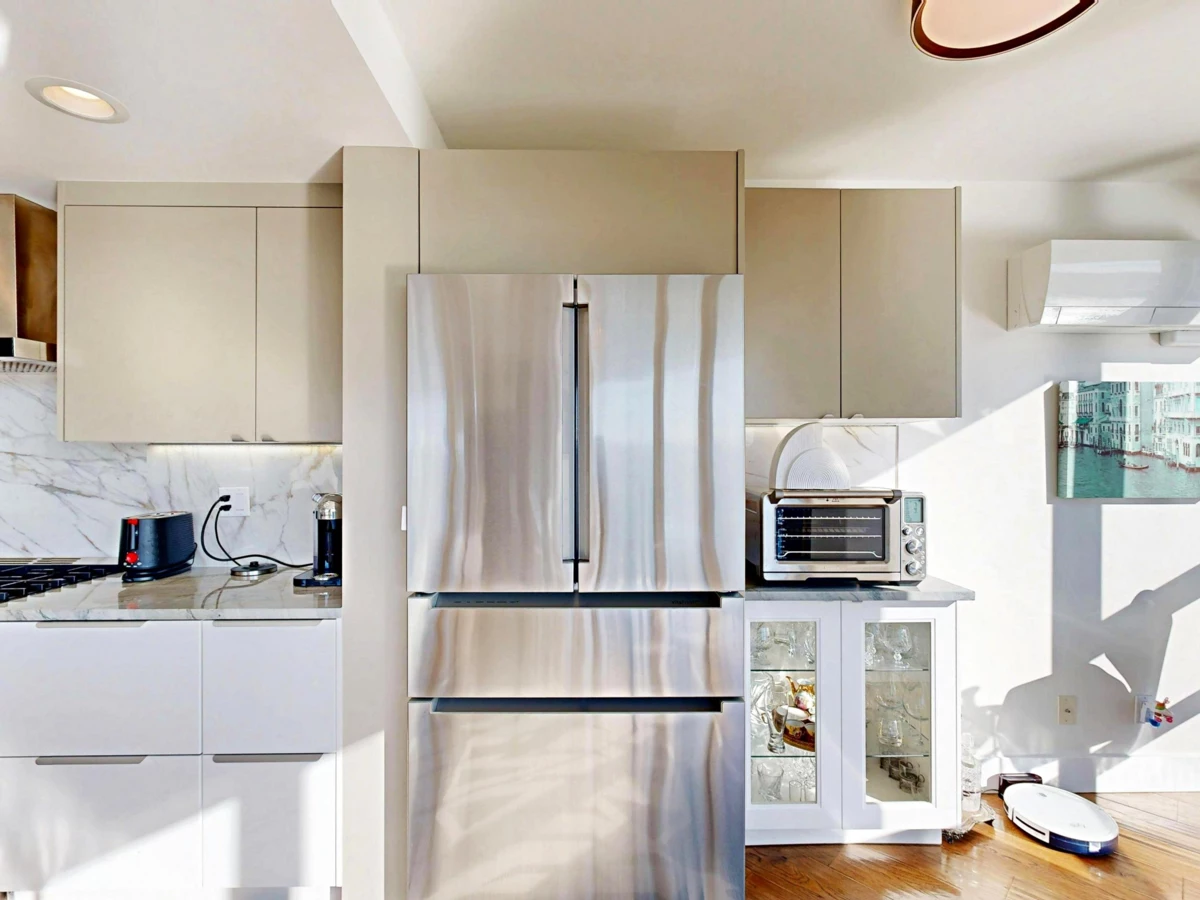 Walk-In Closet Photo of 2706 1033 Marinaside Crescent, Vancouver, BC