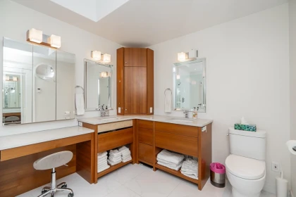Powder Room Photo of 16114 20 Avenue, Surrey, BC