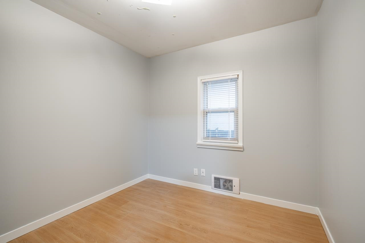 Laundry Room Photo of 27284 30 Avenue, Langley, BC