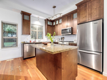 123 250 Salter Street, New Westminster, BC