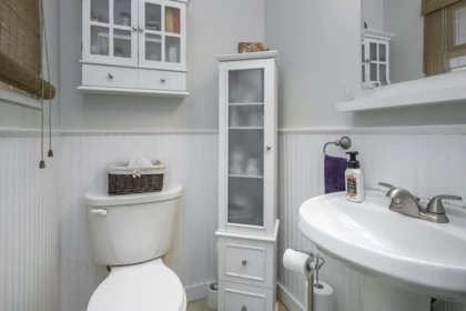 Guest Bathroom Photo of 14103 Park Drive, Surrey, BC