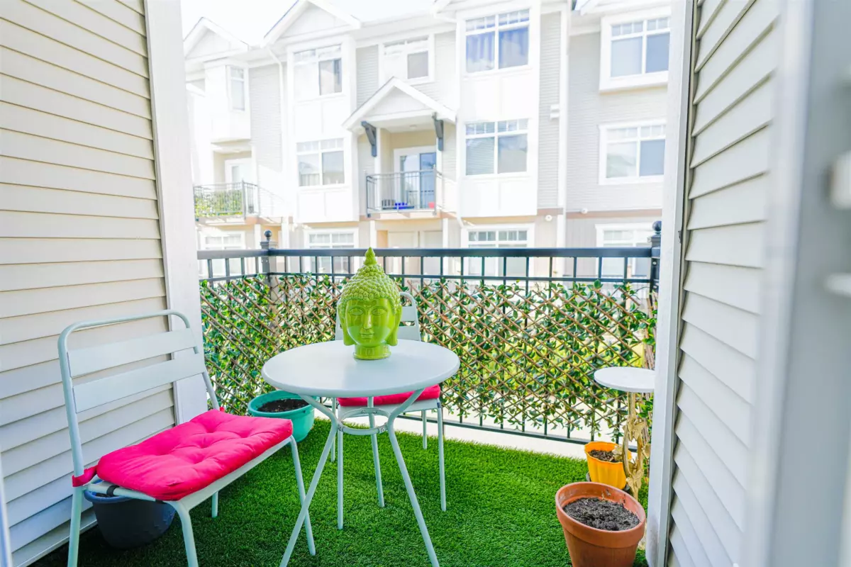 Powder Room Photo of 26 19551 66 Avenue, Surrey, BC