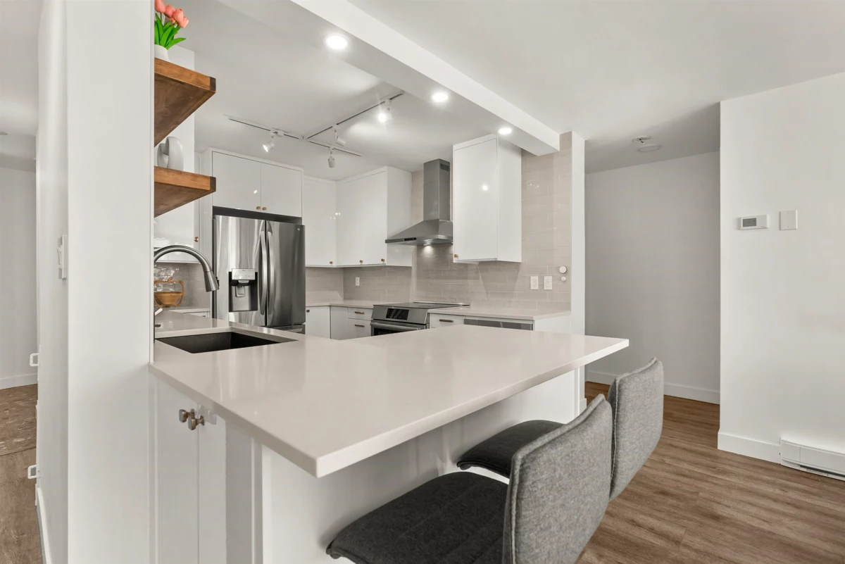Kitchen Island Photo of 1602 8 Laguna Court, New Westminster, BC