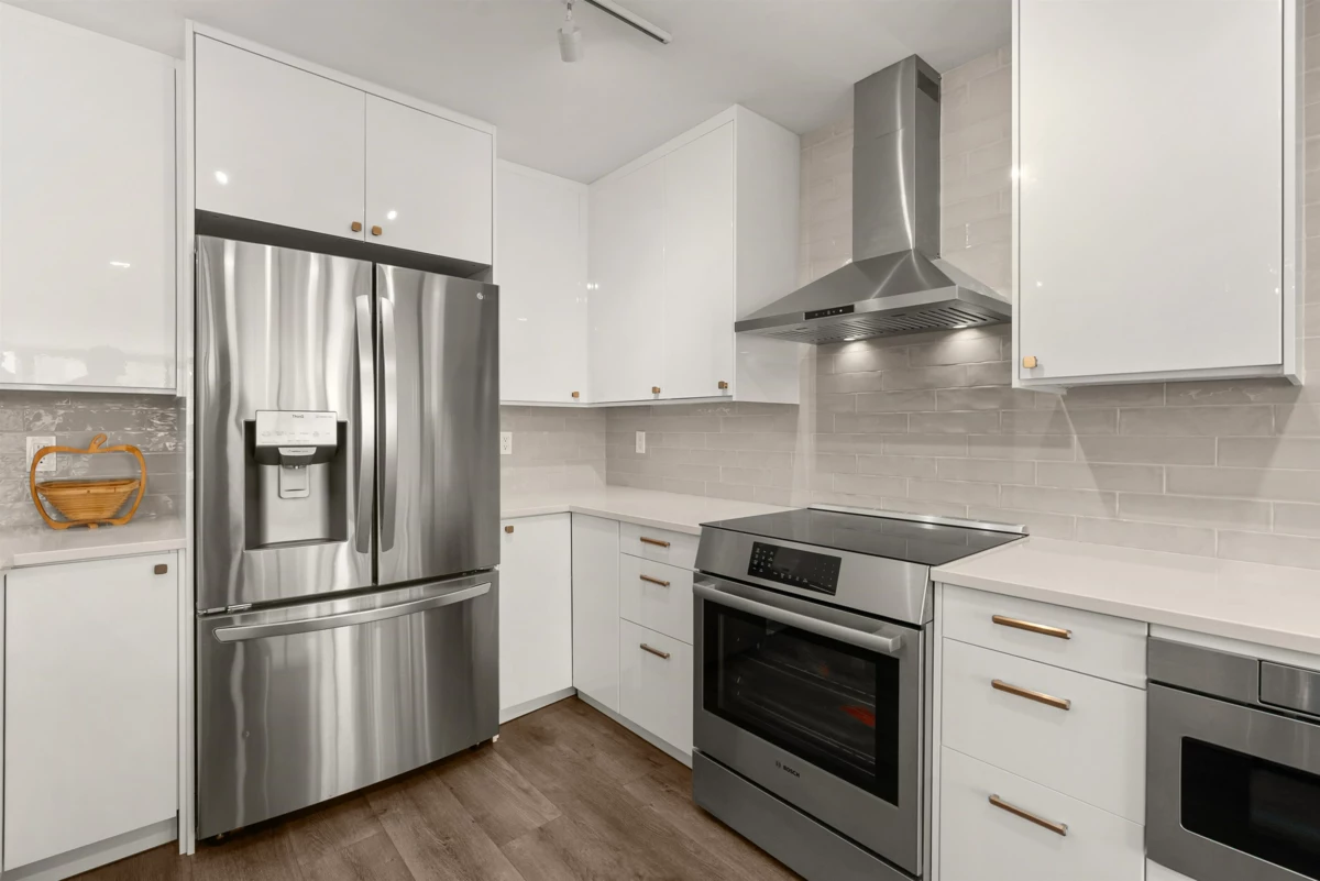 Primary Bathroom Photo of 1602 8 Laguna Court, New Westminster, BC