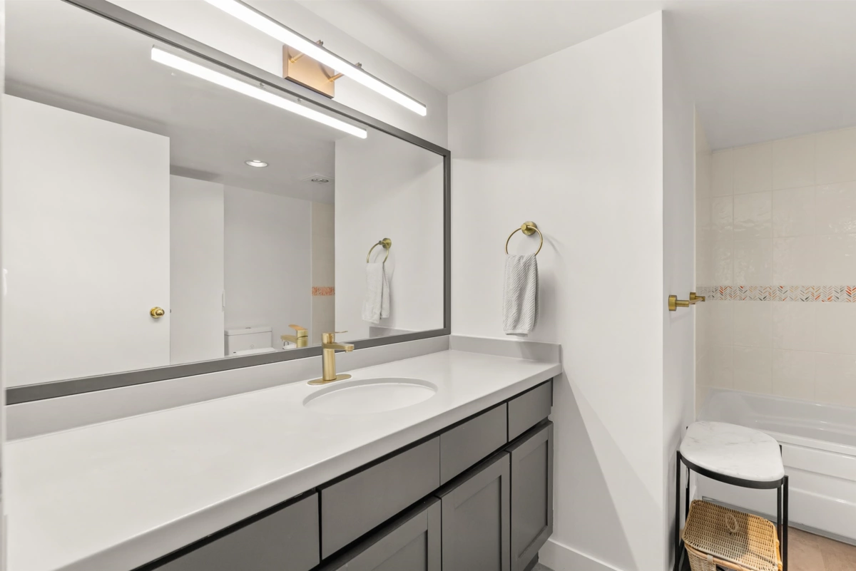 Swimming Pool Photo of 1602 8 Laguna Court, New Westminster, BC