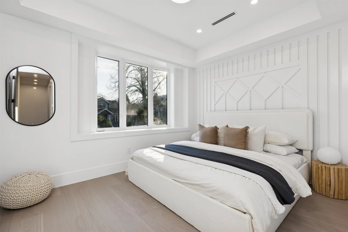 Entry Foyer Photo of 1 847 E 10 Avenue, Vancouver, BC