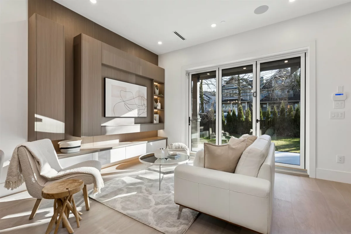 Living Room Photo of 1 847 E 10 Avenue, Vancouver, BC