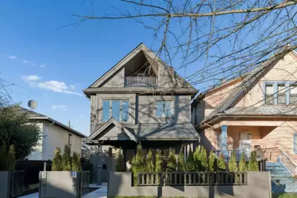 1 847 E 10 Avenue, Vancouver, BC, Mount Pleasant VE — 4 bed half duplex for sale