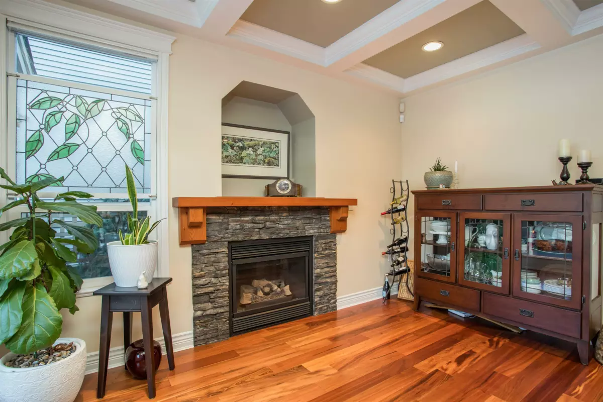 Kitchen Island Photo of 2931 152a Street, Surrey, BC