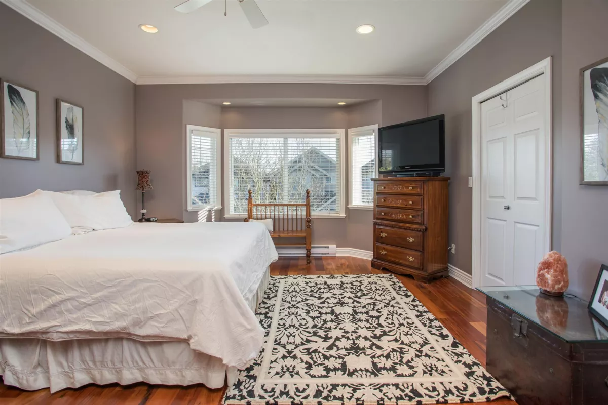 Powder Room Photo of 2931 152a Street, Surrey, BC