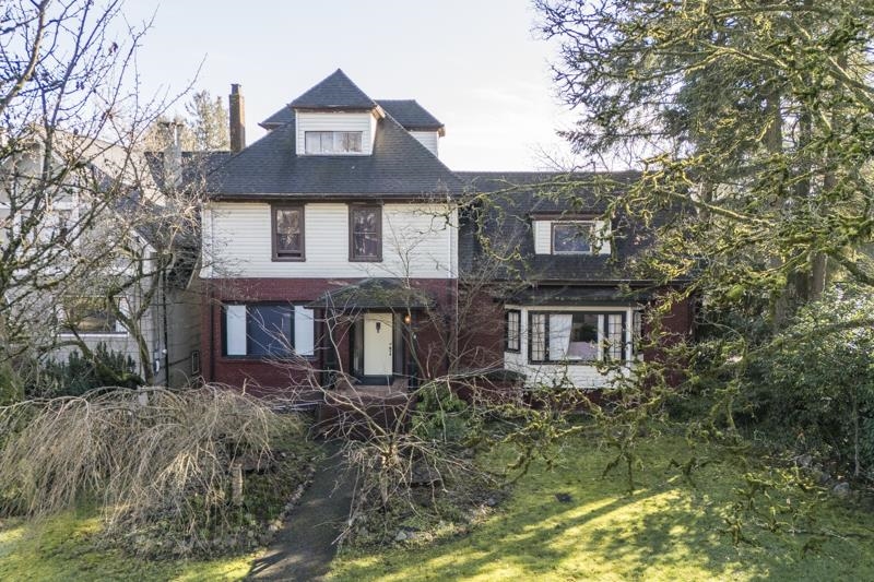 Exterior Front Photo of 118 Queens Avenue, New Westminster, BC